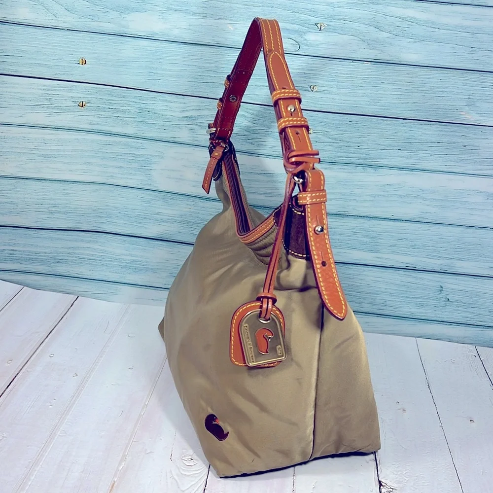 🦆 DOONEY & BOURKE KHAKI NYLON ERICA DUCK EMBROIDERED LEATHER SHOULDER BAG